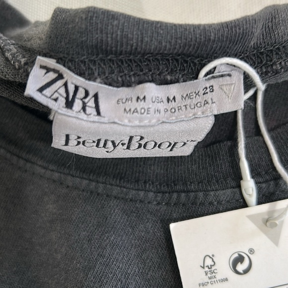 Zara Black Short Sleeve Tee with Graphic Design - Picture 5 of 6